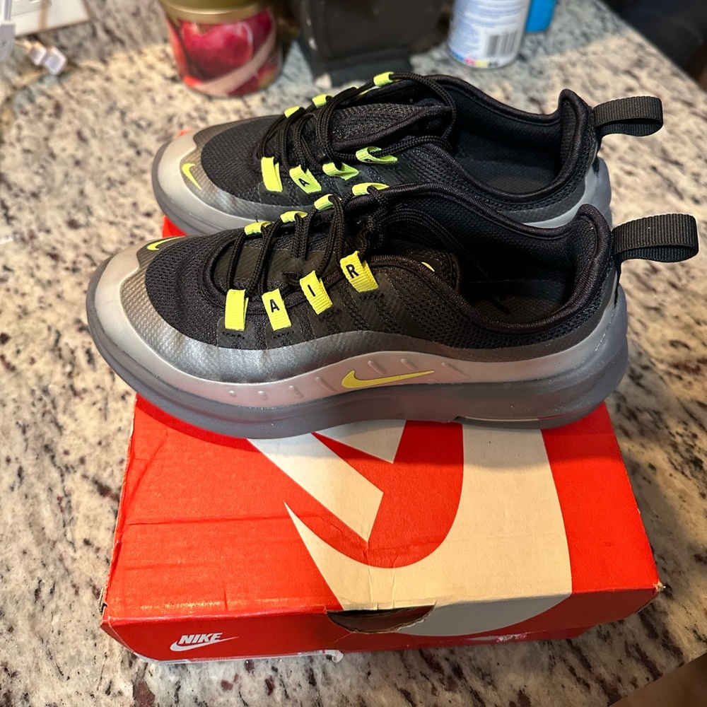 Boys Nike shoes size 2.5 in great condition asking for $30